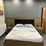 Kent Apartment *